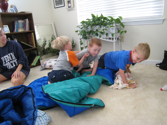 Tate, Tim and Noah wrestling (06-14-2007 07:53)