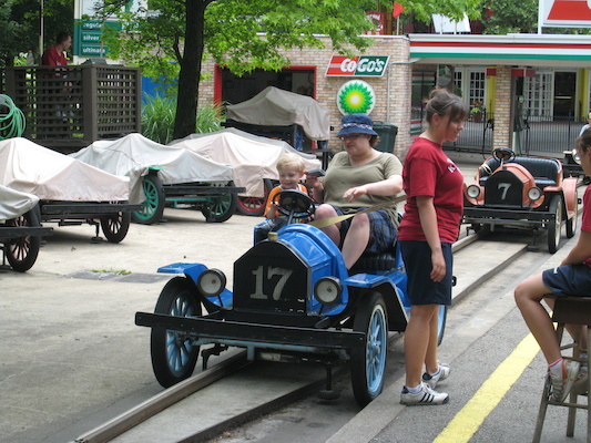 Tim and Christine get ready to drive at Kennywood (06-14-2007 14:13)