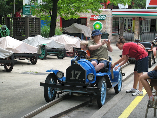 Tim and Christine get ready to drive at Kennywood (06-14-2007 14:13)
