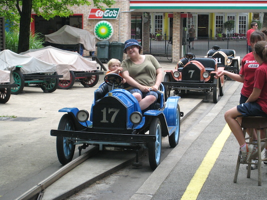 Tim and Christine get ready to drive at Kennywood (06-14-2007 14:13)