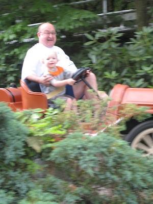 Cole and Poppy driving at Kennywood (06-14-2007 14:15)