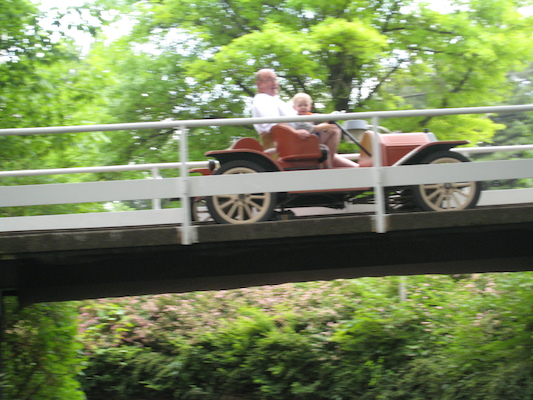 Cole and Poppy driving at Kennywood (06-14-2007 14:16)