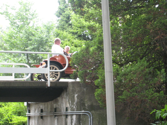 Cole and Poppy driving at Kennywood (06-14-2007 14:16)
