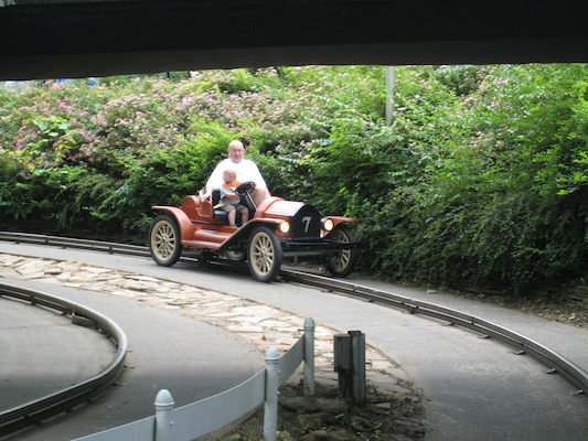 Cole and Poppy driving at Kennywood (06-14-2007 14:18)
