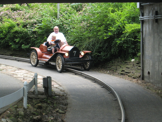 Cole and Poppy driving at Kennywood (06-14-2007 14:18)
