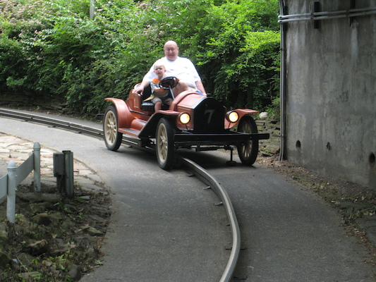Cole and Poppy driving at Kennywood (06-14-2007 14:18)