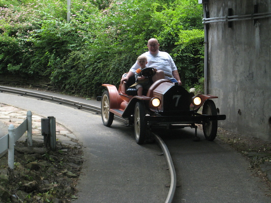 Cole and Poppy driving at Kennywood (06-14-2007 14:18)
