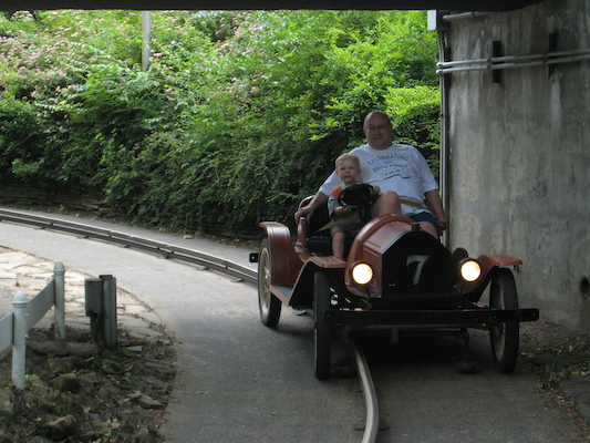 Cole and Poppy driving at Kennywood (06-14-2007 14:18)