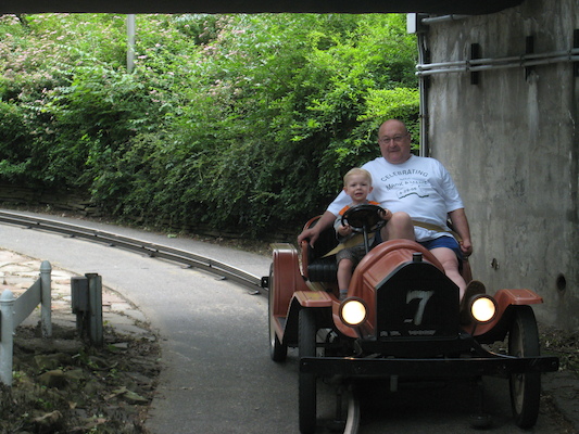 Cole and Poppy driving at Kennywood (06-14-2007 14:18)
