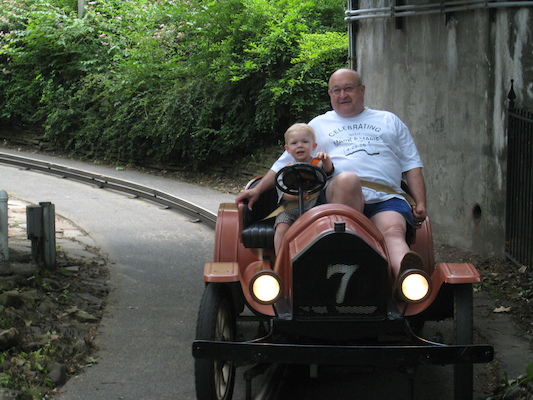 Cole and Poppy driving at Kennywood (06-14-2007 14:18)