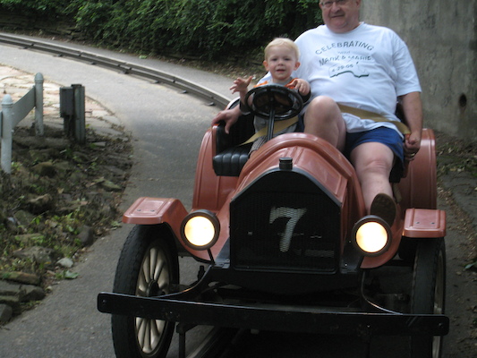 Cole and Poppy driving at Kennywood (06-14-2007 14:18)