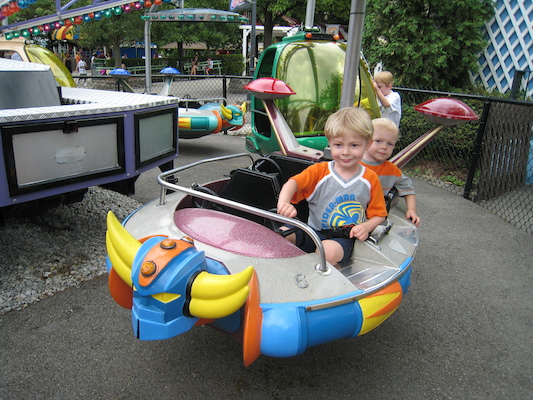 Tim and Cole in a space ship (06-14-2007 15:09)