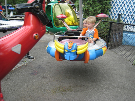 Tim and Cole in a space ship (06-14-2007 15:09)