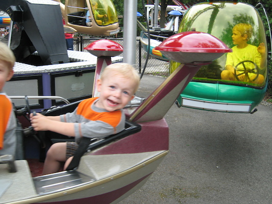Tim and Cole in a space ship (06-14-2007 15:10)