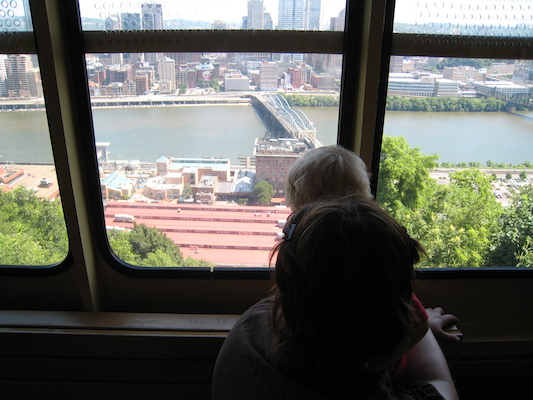 Xine and Cole in the incline (06-15-2007 11:46)