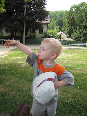 Cole pointing (06-16-2007 11:26)