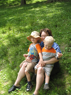 Tim, Christine and Cole cuddling (06-16-2007 12:01)