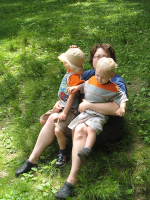Tim, Christine and Cole cuddling (06-16-2007 12:01)