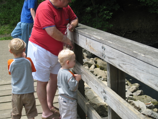 Poppy, Tim and Cole feeding the ducks (06-16-2007 12:10)
