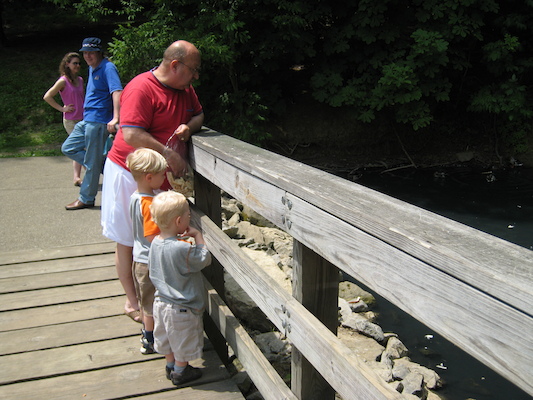 Poppy, Tim and Cole feeding the ducks with Kristin and Ben (06-16-2007 12:12)