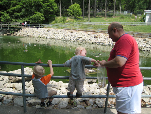 Tim, Cole and Poppy feeding the ducks (06-16-2007 12:15)