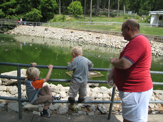 Tim, Cole and Poppy feeding the ducks (06-16-2007 12:15)