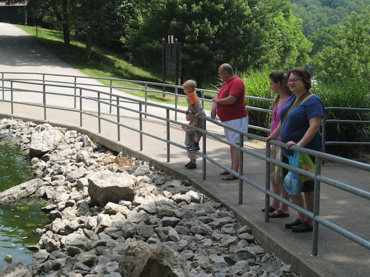 Cole, Tim, Poppy, Kristin and Christine feeding the ducks (06-16-2007 12:15)