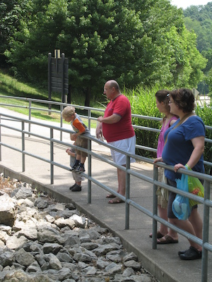Cole, Tim, Poppy, Kristin and Christine feeding the ducks (06-16-2007 12:16)