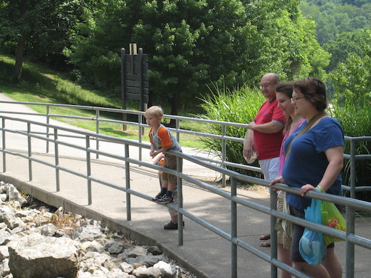 Cole, Tim, Poppy, Kristin and Christine feeding the ducks (06-16-2007 12:16)