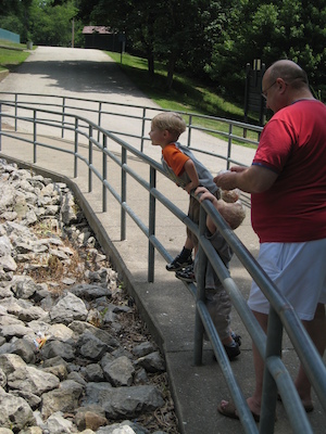 Tim, Cole and Poppy feeding the ducks (06-16-2007 12:17)