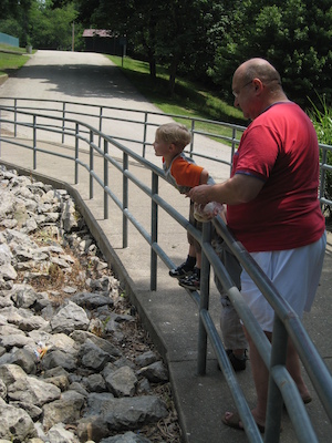 Tim, Cole and Poppy feeding the ducks (06-16-2007 12:17)