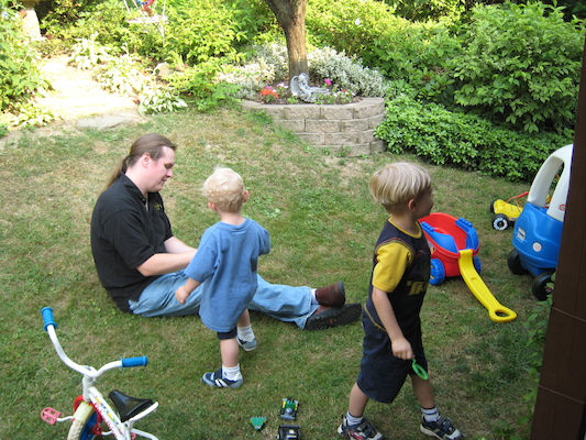 Ben, Cole and Tim blowing bubbles (06-17-2007 17:58)
