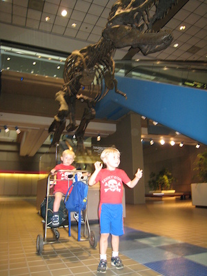 Cole, Tim and the T-Rex (06-19-2007 12:41)