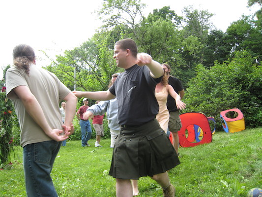 Swedish frog-bunny dance (06-23-2007 15:44)