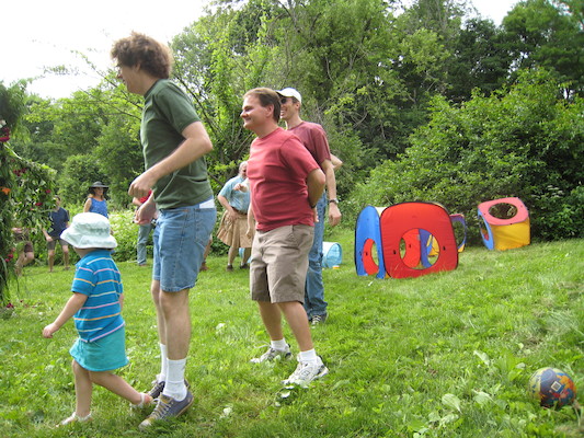 Swedish frog-bunny dance (06-23-2007 15:44)