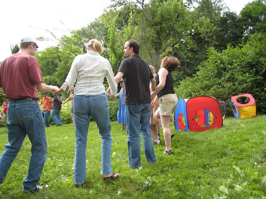 Swedish frog-bunny dance (06-23-2007 15:44)