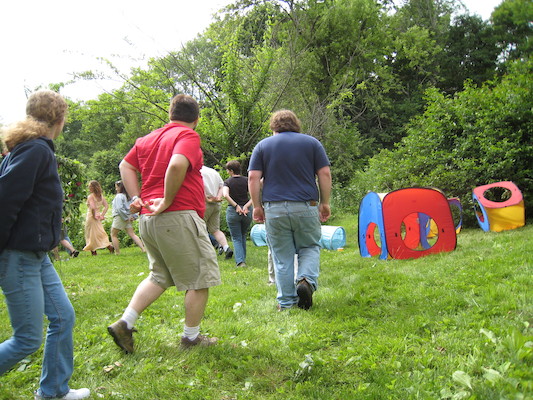 Swedish frog-bunny dance (06-23-2007 15:45)