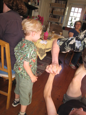 Tim watching the airplaning (06-23-2007 18:31)