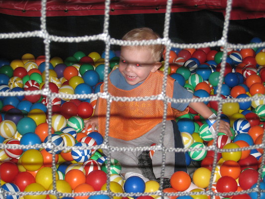 Cole in the ball pit (06-24-2007 15:13)