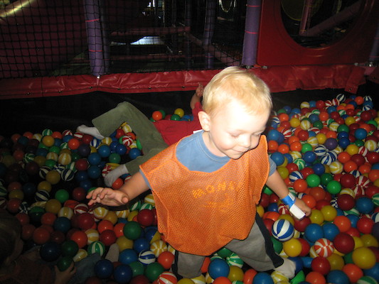 Cole and Tim in the ball pit (06-24-2007 15:14)