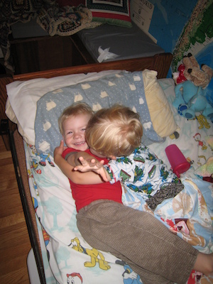 Tim and Cole cuddling before bed (07-05-2007 19:11)