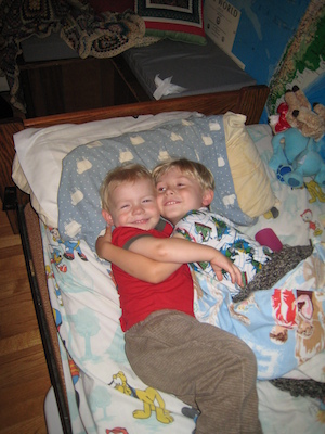 Tim and Cole cuddling before bed (07-05-2007 19:11)