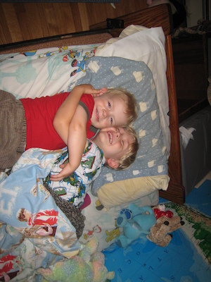 Tim and Cole cuddling before bed (07-05-2007 19:12)