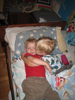 Tim and Cole cuddling before bed (07-05-2007 19:12)