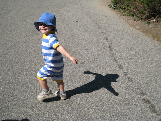 Cole and his shadow (08-28-2007 11:26)