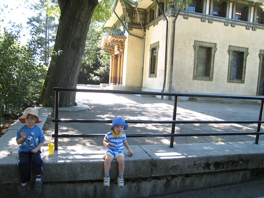 Tim and Cole outside the bird house (08-28-2007 12:05)