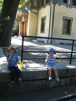 Tim and Cole outside the bird house (08-28-2007 12:06)