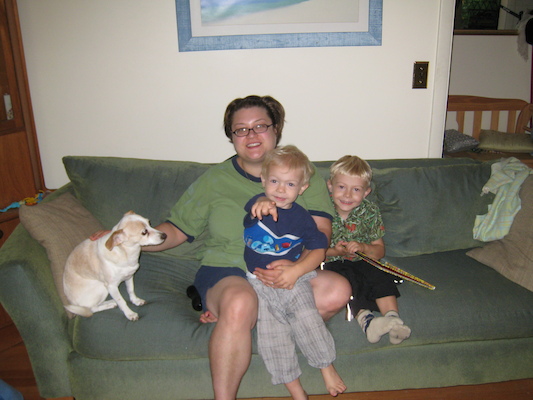 Tim and Cole reading with Mommy and Emily (09-10-2007 09:22)
