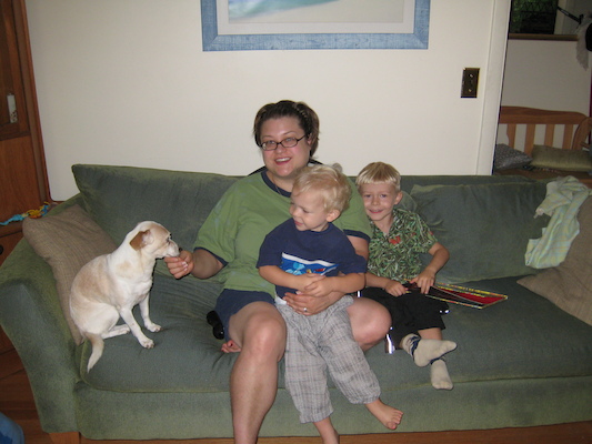 Tim and Cole reading with Mommy and Emily (09-10-2007 09:22)