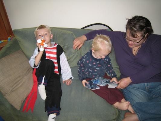 Pirate Tim and Scholar Cole and Mommy (09-11-2007 09:06)